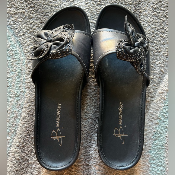 Woman’s Bruce Makowsky slides - Picture 3 of 4